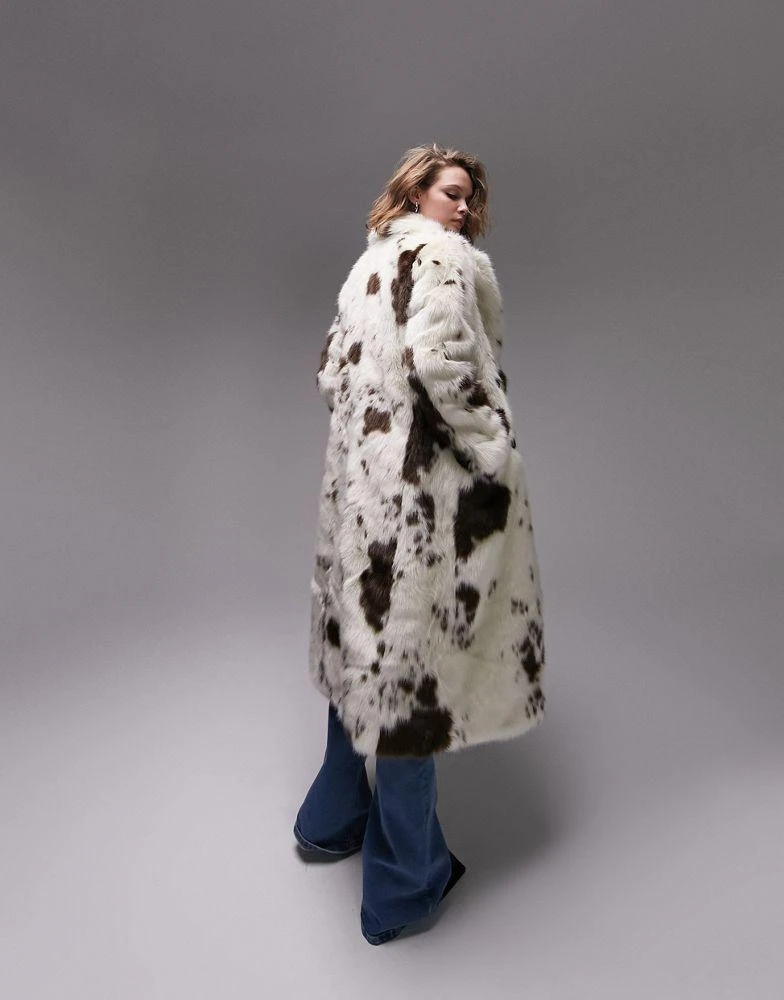 商品Topshop|Topshop oversized longline faux fur coat in cow print,价格¥1059,第2张图片详细描述