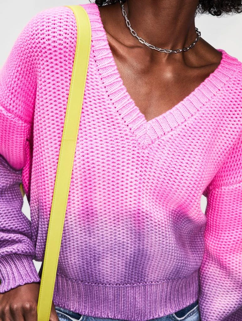 Dip Grain Stitch V Neck 商品