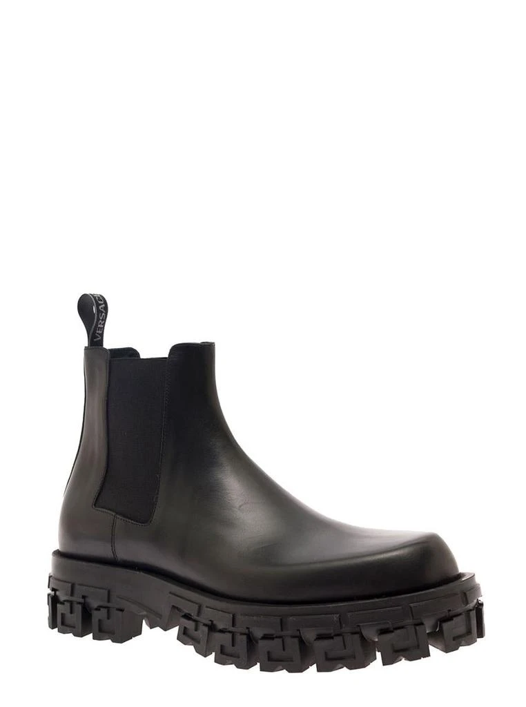 商品Versace|Black Chelsea Boots with Greca Platform in Smooth Leather Man,价格¥5059,第2张图片详细描述