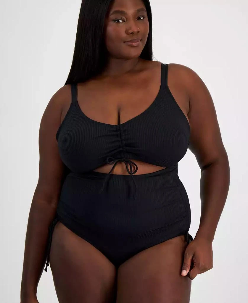 商品California Waves|Salt + Cove Trendy Plus Size Ribbed Cutout One-Piece Swimsuit, Created for Macy's,价格¥92,第4张图片详细描述