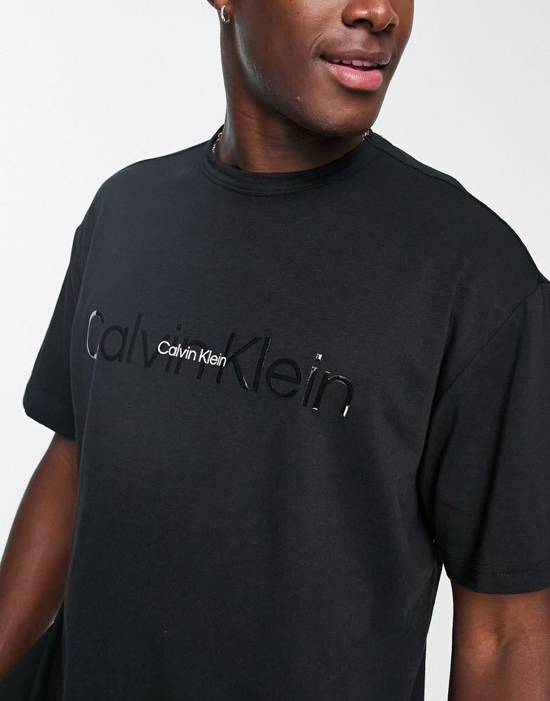 商品Calvin Klein|Calvin Klein lounge t-shirt with chest logo in black,价格¥301,第5张图片详细描述
