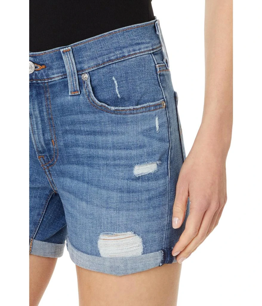商品Levi's|High-Waisted Mom Jeans,价格¥424,第3张图片详细描述