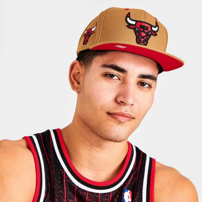 商品Mitchell and Ness|Mitchell & Ness Chicago Bulls NBA Wheat Hardwood Classics Snapback Hat,价格¥186,第1张图片