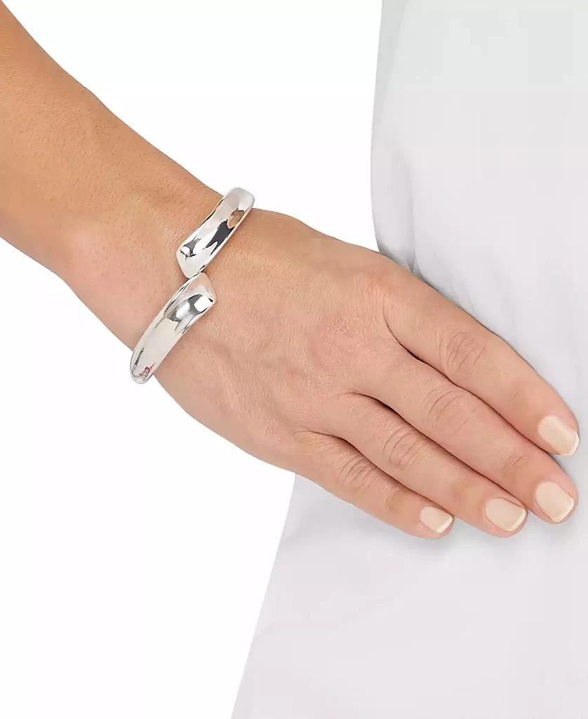 商品Italian Silver|Flared Edge Bypass Bangle Bracelet in Sterling Silver,价格¥4965,第2张图片详细描述