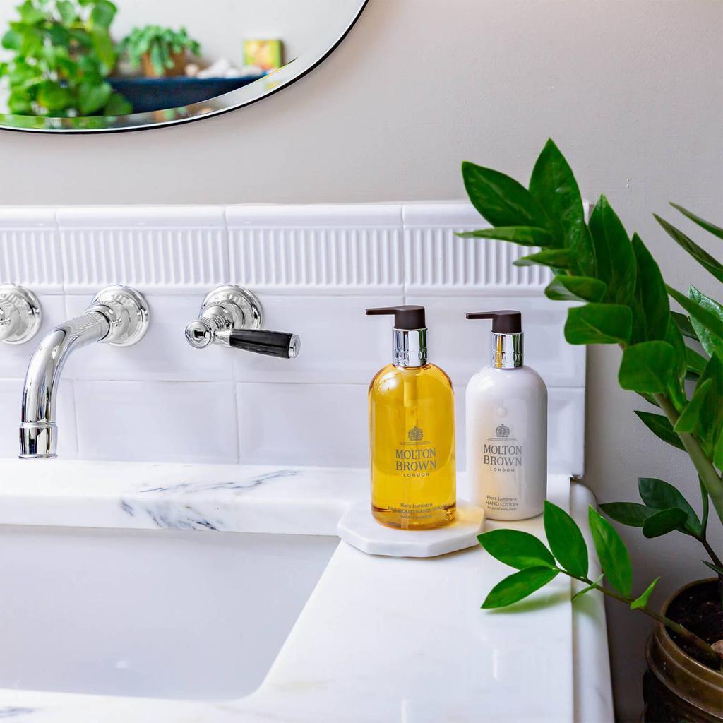 商品Molton Brown|Molton Brown Flora Luminare Hand Lotion 300ml,价格¥253,第6张图片详细描述
