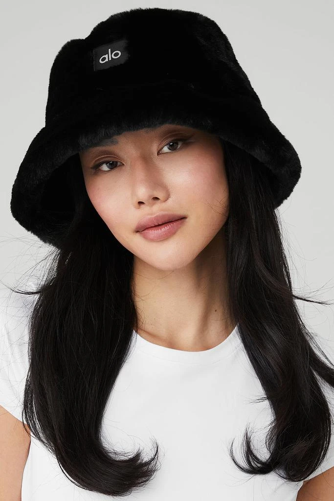 商品Alo|Faux Fur Bucket Hat - Black,价格¥753,第1张图片详细描述