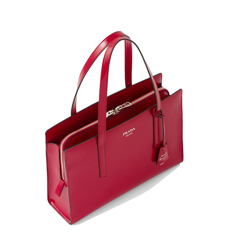 商品Prada|【预售3-7天】普拉达 22春夏新款 女士中号猩红色亮面皮革复刻1995矩形隔层拉链手提包1BA350_ZO6_F02SB_V_OOO,价格¥22206,第5张图片详细描述