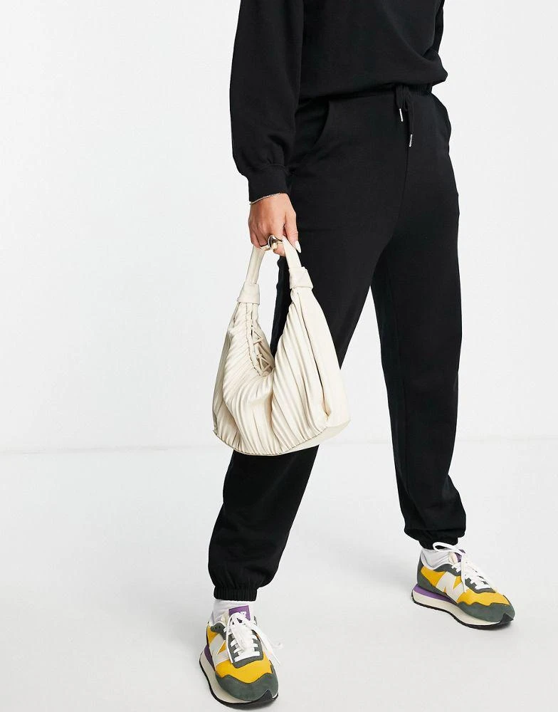 商品ASOS|ASOS DESIGN Hourglass tracksuit slim sweat / jogger in black,价格¥178,第2张图片详细描述