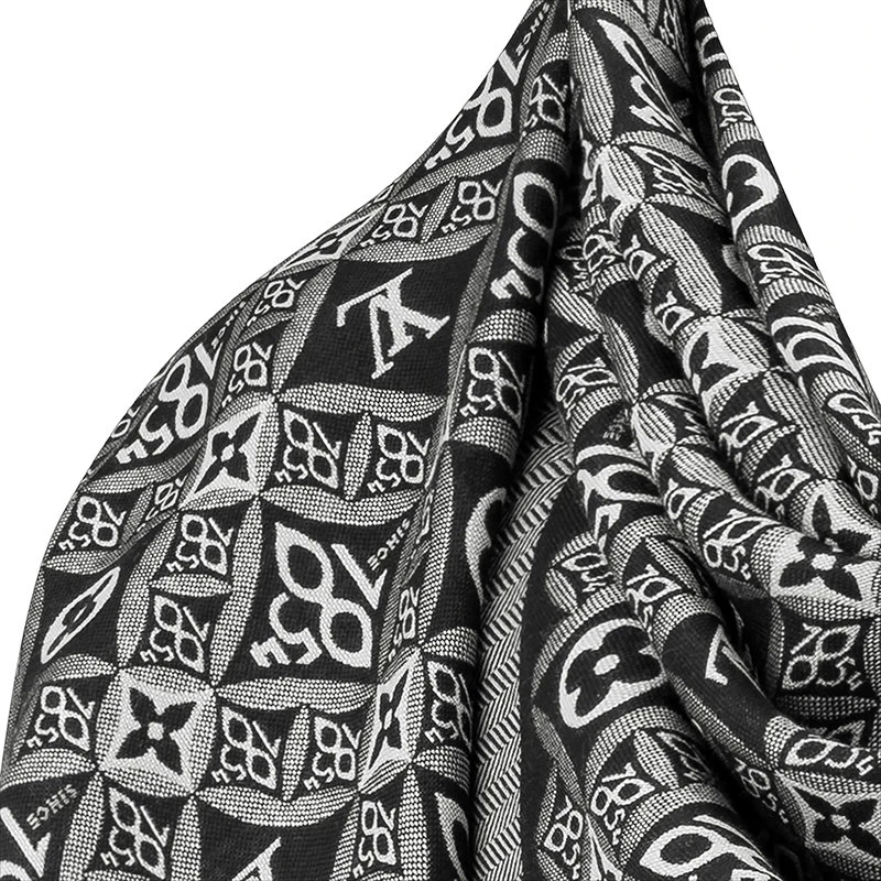 商品Louis Vuitton|预订款2-3周路易威登MonogramSince1854系列女士黑色老花真丝羊毛混纺围巾披肩MP2821,价格¥4619,第4张图片详细描述