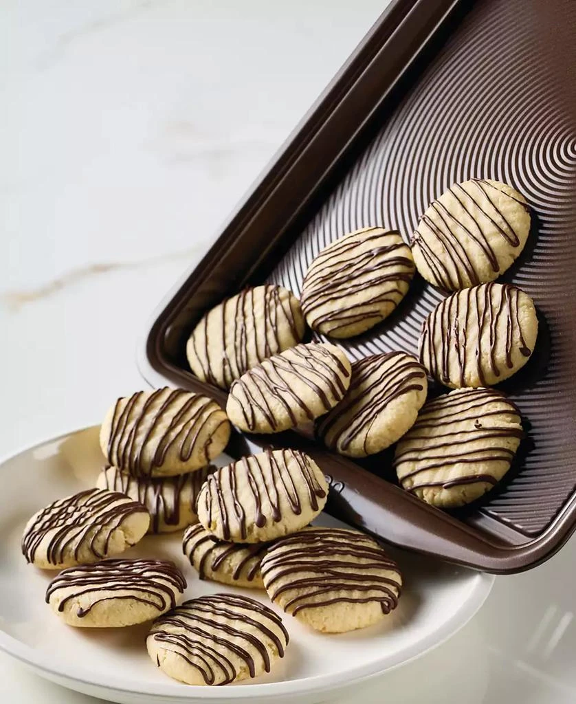 商品Circulon|Symmetry Nonstick Chocolate Brown 11" x 17" Cookie Pan,价格¥102,第2张图片详细描述