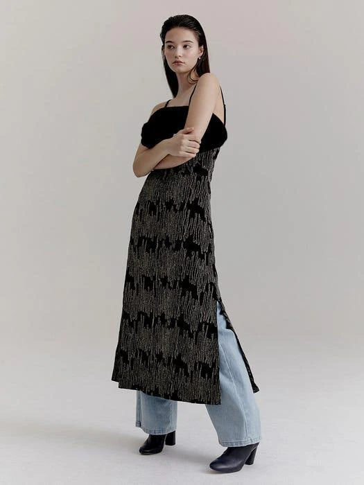 商品ONNE|ZigZag Velvet Slip Dress (Black),价格¥1904,第3张图片详细描述