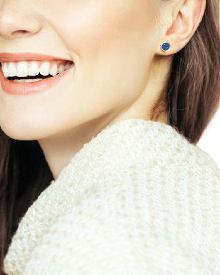 商品ADORE|Soft Square Crystal Stud Earrings,价格¥247,第2张图片详细描述