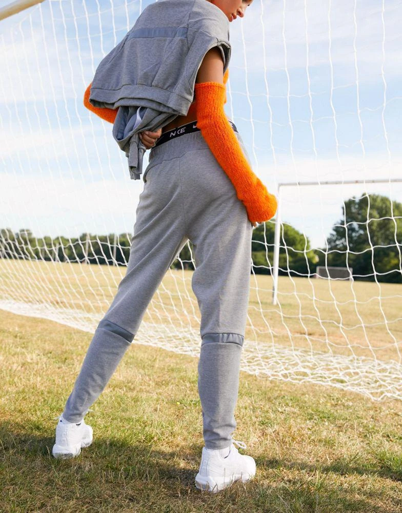 商品NIKE|Nike Football England Euro 22 Travel tracksuit bottoms in grey,价格¥572,第2张图片详细描述