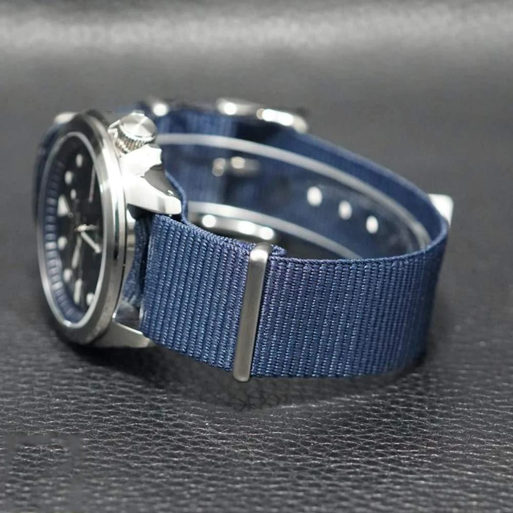 Seiko Men Analogue Automatic Watch with Nylon Strap SRPE63K1, Silver, One Size, Strap. ��商品