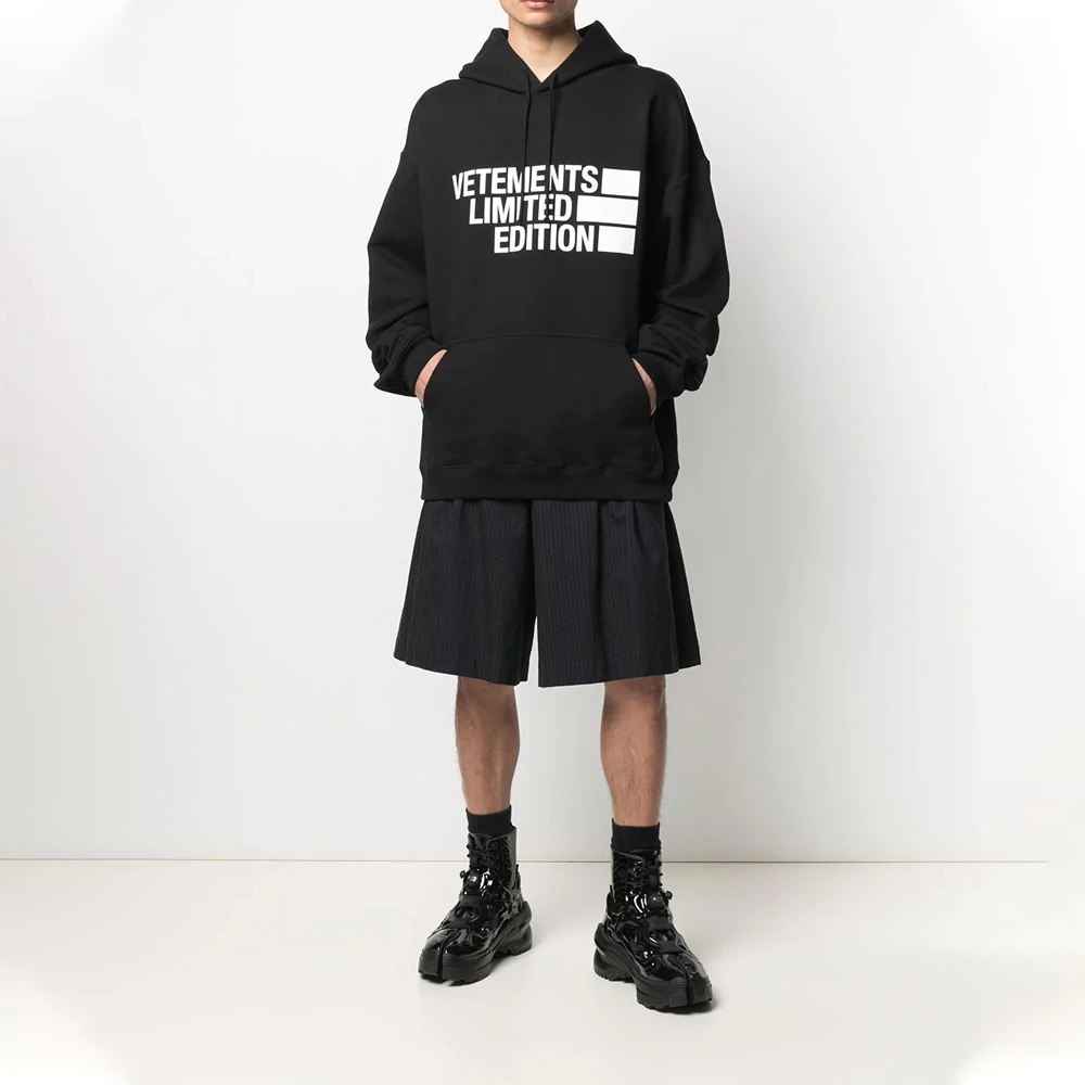 VETEMENTS 黑色女士卫衣/帽衫 UE51TR820B-BLACK 商品