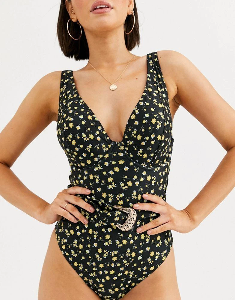 商品Peek & Beau|Peek & Beau Fuller Bust Exclusive underwired swimsuit with western belt in ditsy floral DD-G ,价格¥97,第3张图片详细描述