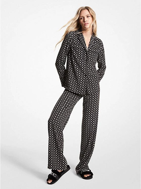 商品Michael Kors|Studded Medallion Crushed Crepe Pajama Shirt,价格¥372,第1张图片