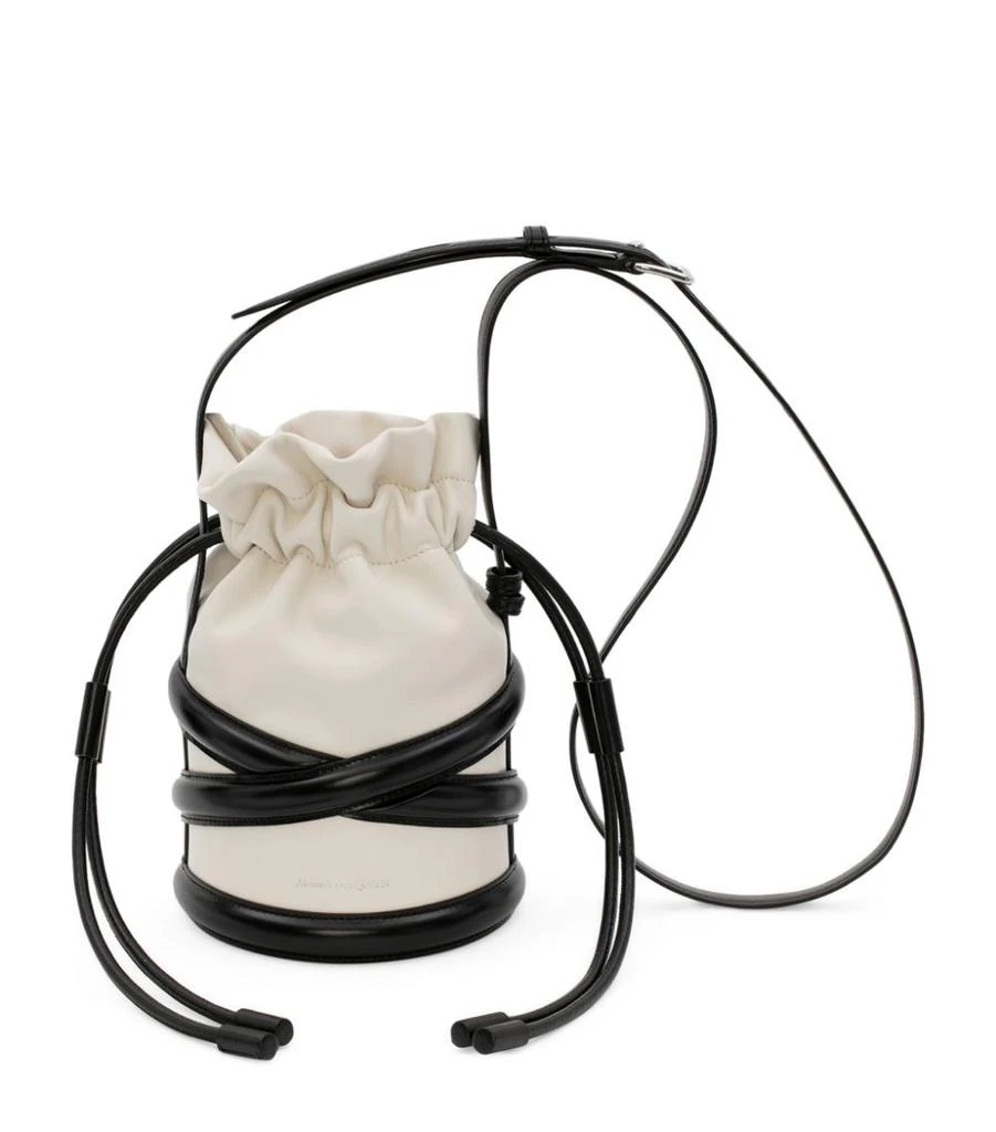 商品Alexander McQueen|Leather The Curve Drawstring Bucket Bag,价格¥12840,第1张图片