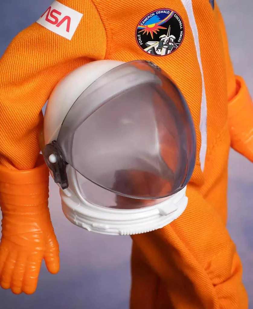 商品Barbie|Ellen Ochoa Barbie Inspiring Women Doll,价格¥252,第3张图片详细描述