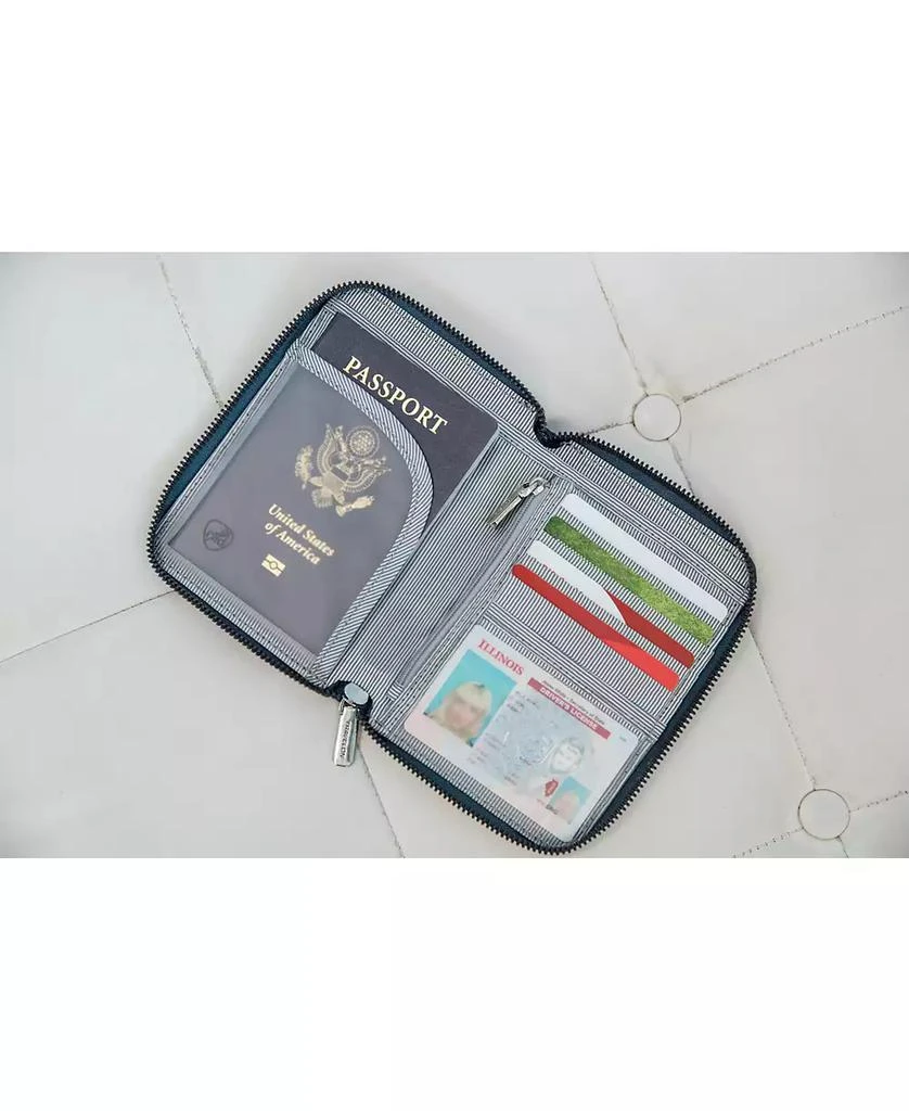 商品Travelon|RFID Blocking Passport Zip Wallet,价格¥182,第2张图片详细描述