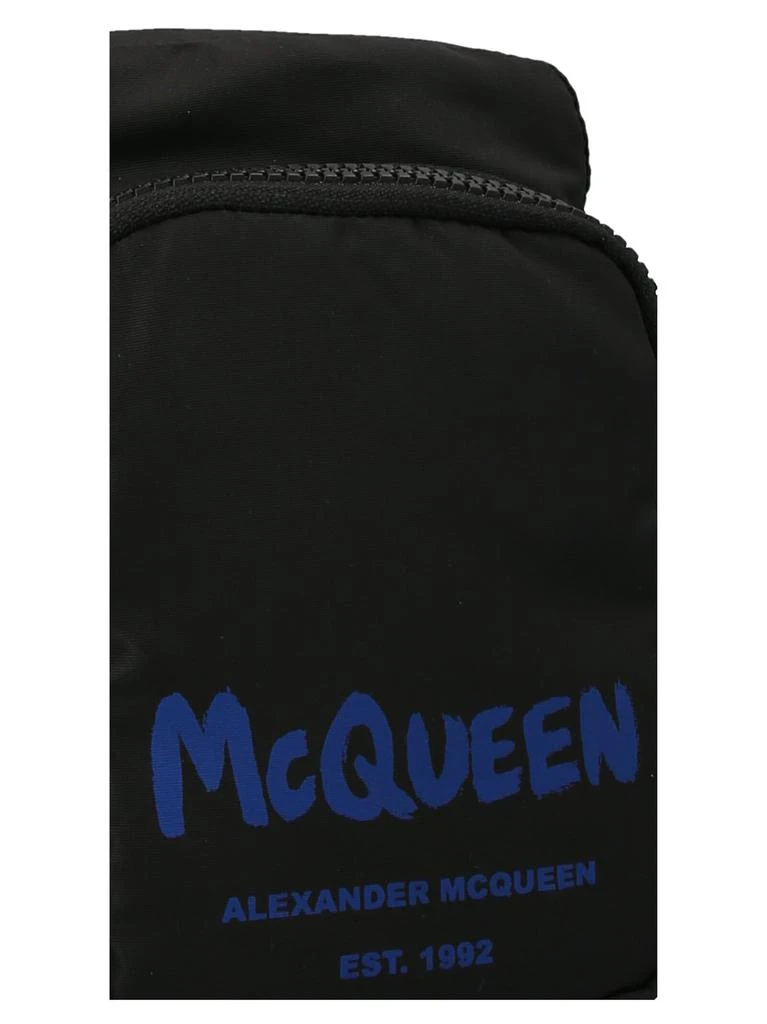 商品Alexander McQueen|Alexander McQueen Logo-Printed Zipped Messenger Bag,价格¥2516,第3张图片详细描述