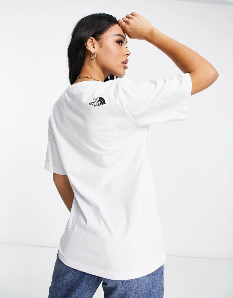 商品The North Face|The North Face Simple Dome relaxed fit t-shirt in white Exclusive at ASOS,价格¥227,第2张图片详细描述