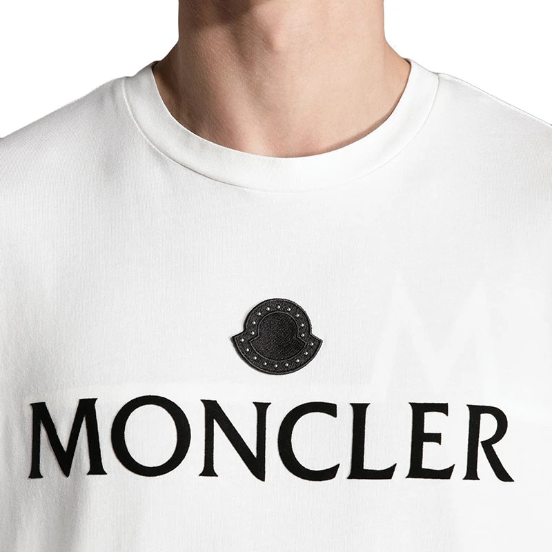 商品Moncler|【预售3-7天】Moncler/蒙克莱 22年秋冬新款 男士蛋壳白色纯棉植绒印花短袖T恤H20918C000078390T032,价格¥2114,第6张图片详细描述