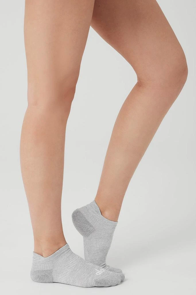商品Alo|Women's Performance Tab Sock - Athletic Heather Grey/White,价格¥135,第3张图片详细描述