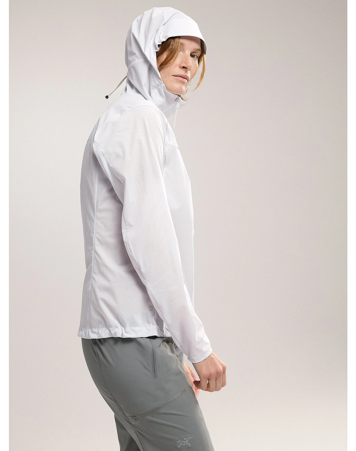 商品Arc'teryx|Arc'teryx 女士户外软壳衣 X000006946ATMOS 灰色,价格¥1604,第5张图片详细描述