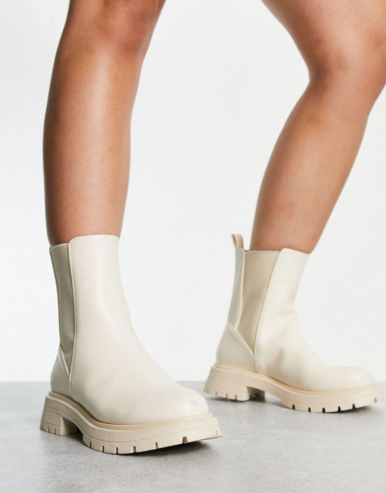 商品ASOS|ASOS DESIGN Wide Fit Alfie chunky chelsea boots in off-white,价格¥304,第4张图片详细描述