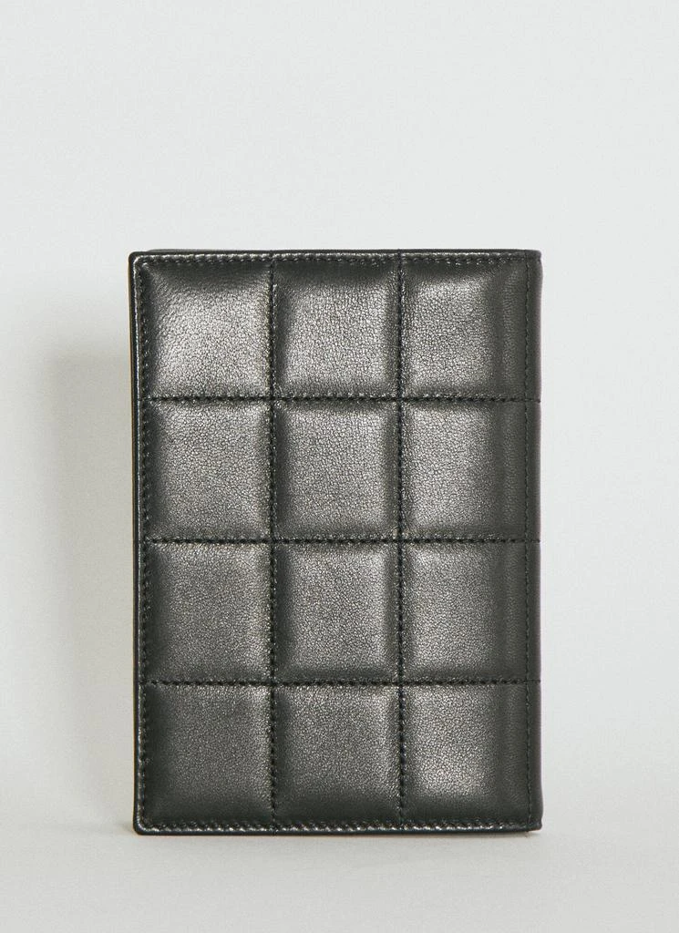 商品Yves Saint Laurent|Matelassé Carré Passport Case,价格¥2376,第2张图片详细描述