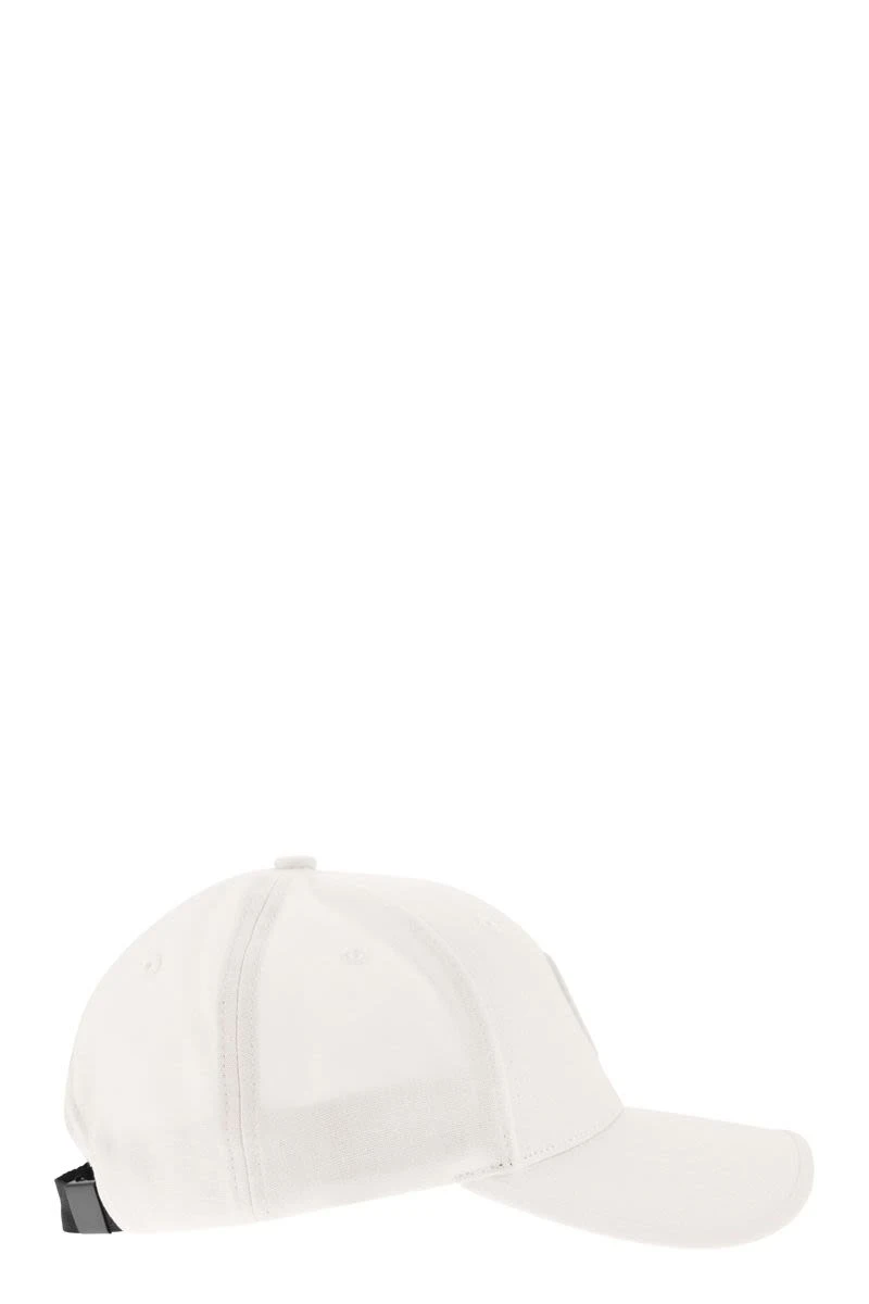 Hat with visor and front logo AC002389 A0001 商品