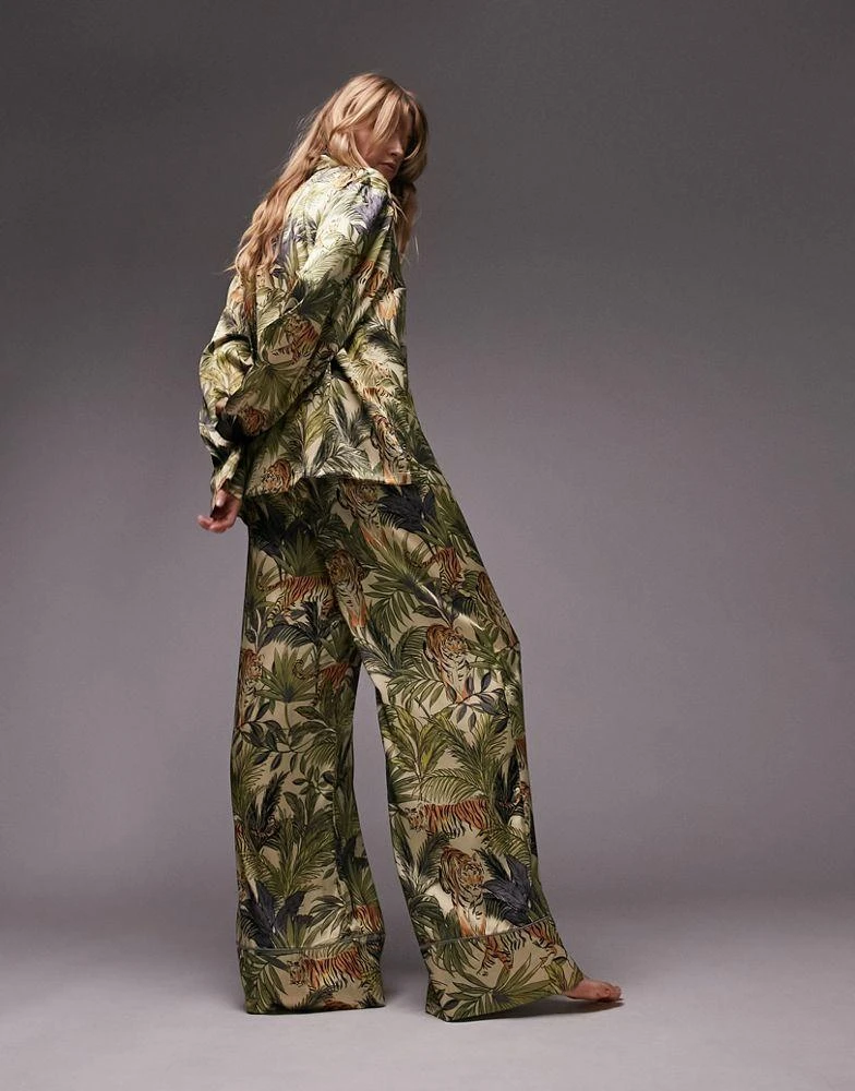 商品Topshop|Topshop tiger palm print piped satin shirt and trouser pyjama set in green,价格¥408,第2张图片详细描述