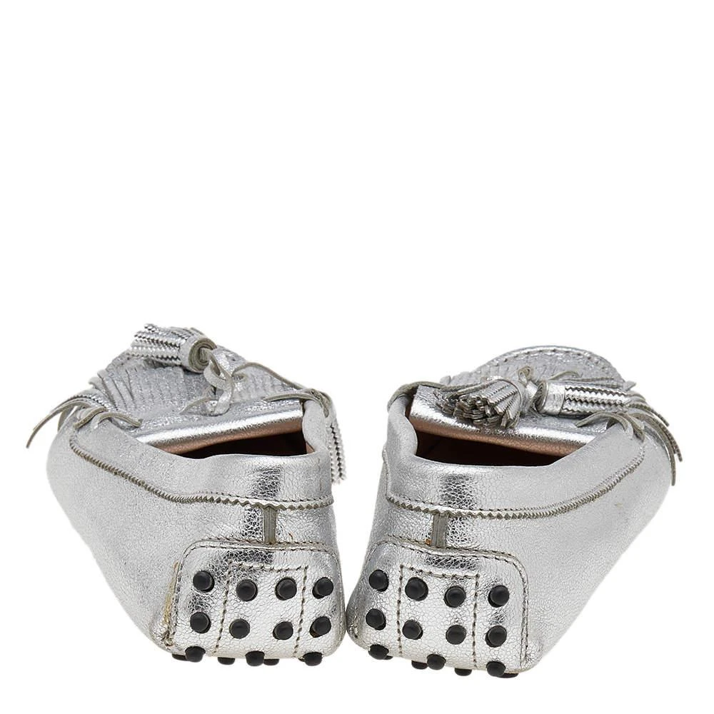 商品[二手商品] Tod's|Tod's Silver Leather Tassel Bow And Fringe Slip On Loafers Size 39,价格¥3374,第5张图片详细描述