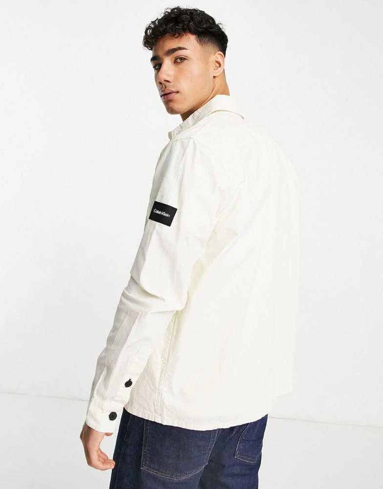 商品Calvin Klein|Calvin Klein rip stop overshirt in ecru,价格¥546,第2张图片详细描述