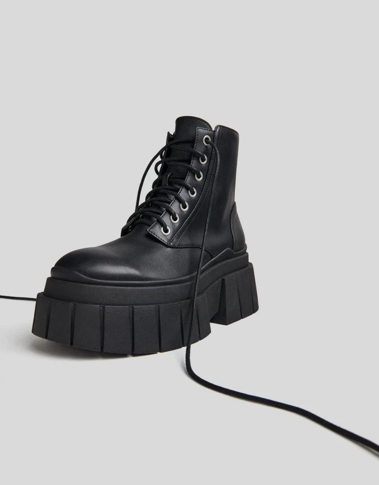 商品Bershka|Bershka chunky lace up biker boot in black,价格¥376,第3张图片详细描述