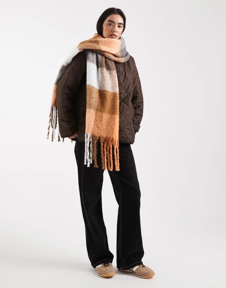 商品Threadbare|Threadbare blanket scarf in grey and white gingham print,价格¥161,第2张图片详细描述