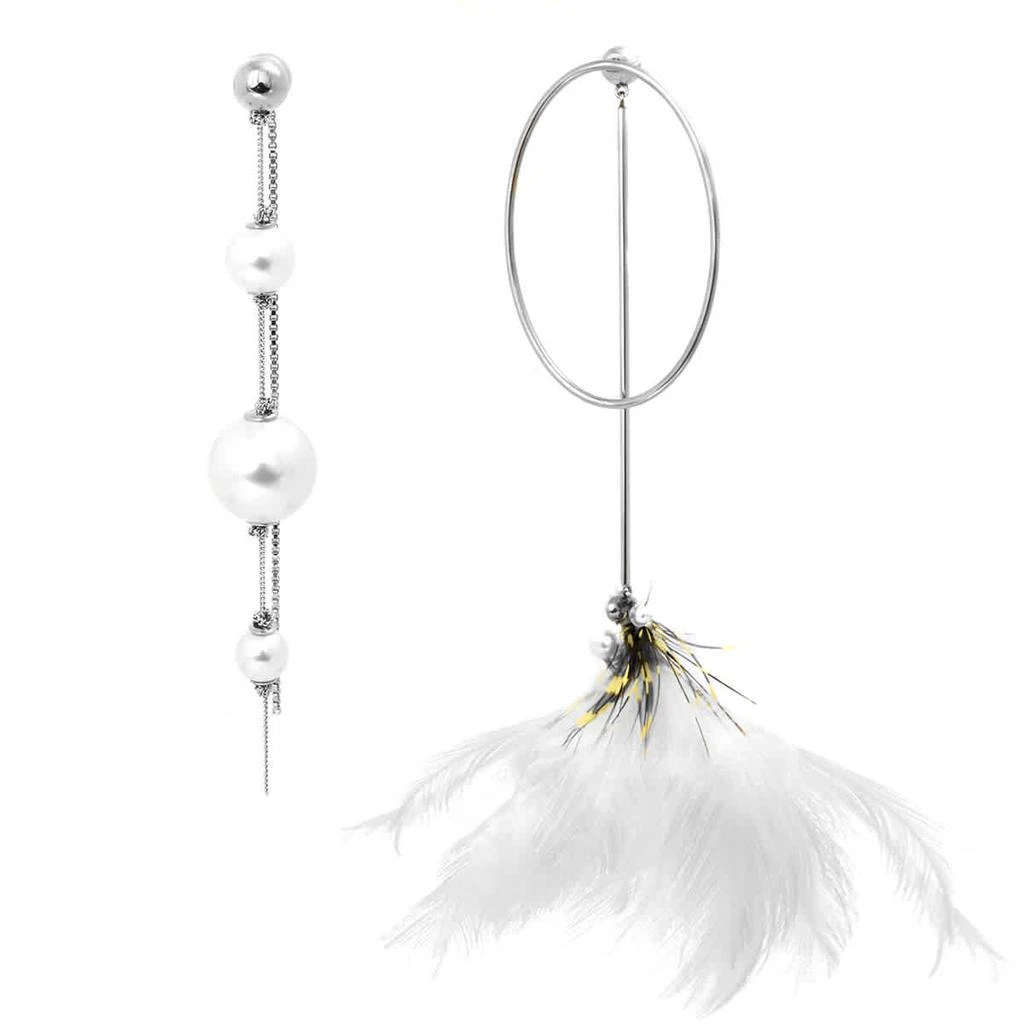 商品Burberry|Ladies Glass Pearl & Ostrich Feather Asymmetrical Drop Earrings,价格¥1062,第1张图片