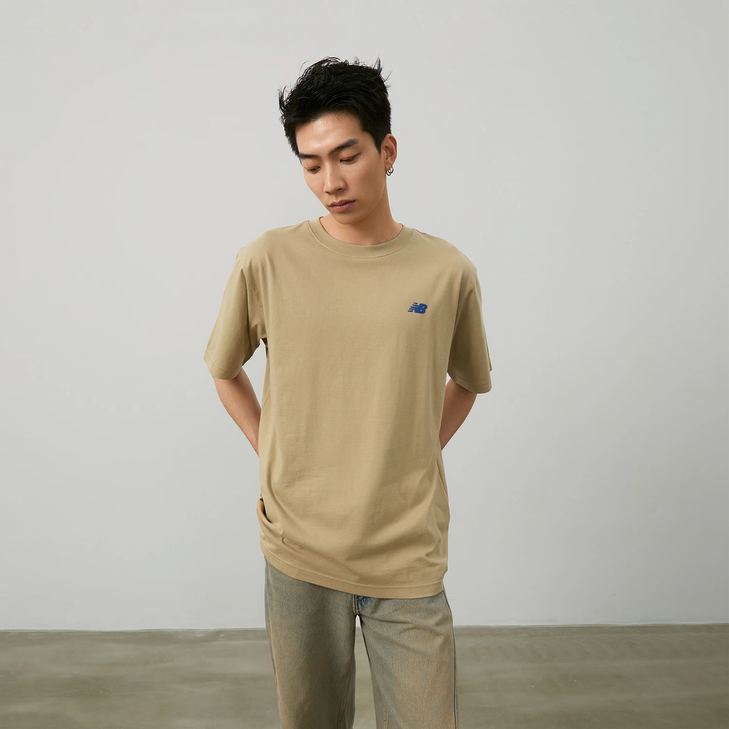 商品[国内直发] New Balance|x PK设计师联名款 向心生活插画系列 春日限定彩色印花漫画跑步健身训练舒适透气半袖T恤 男女同款 卡其色,价格¥293,第6张图片详细描述