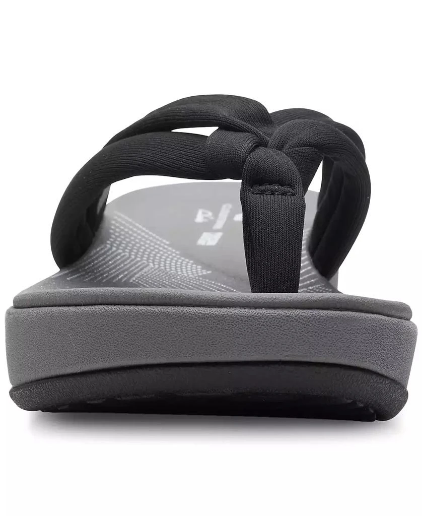 商品Clarks|Women's Cloudsteppers™ Arla Kaylie Slip-On Thong Sandals,价格¥329,第3张图片详细描述