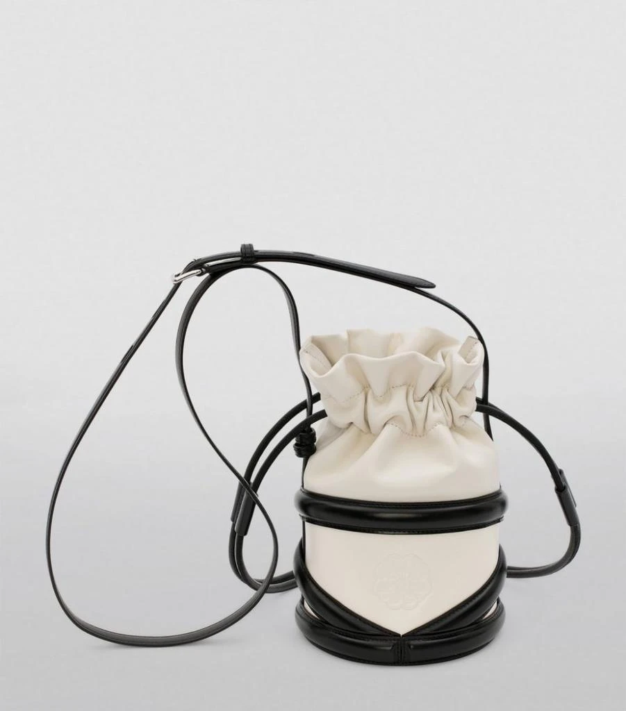 商品Alexander McQueen|Leather The Curve Drawstring Bucket Bag,价格¥12840,第3张图片详细描述