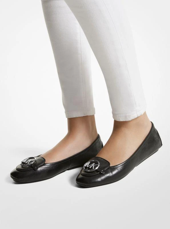 商品Michael Kors|Lillie Leather Moccasin,价格¥526,第4张图片详细描述