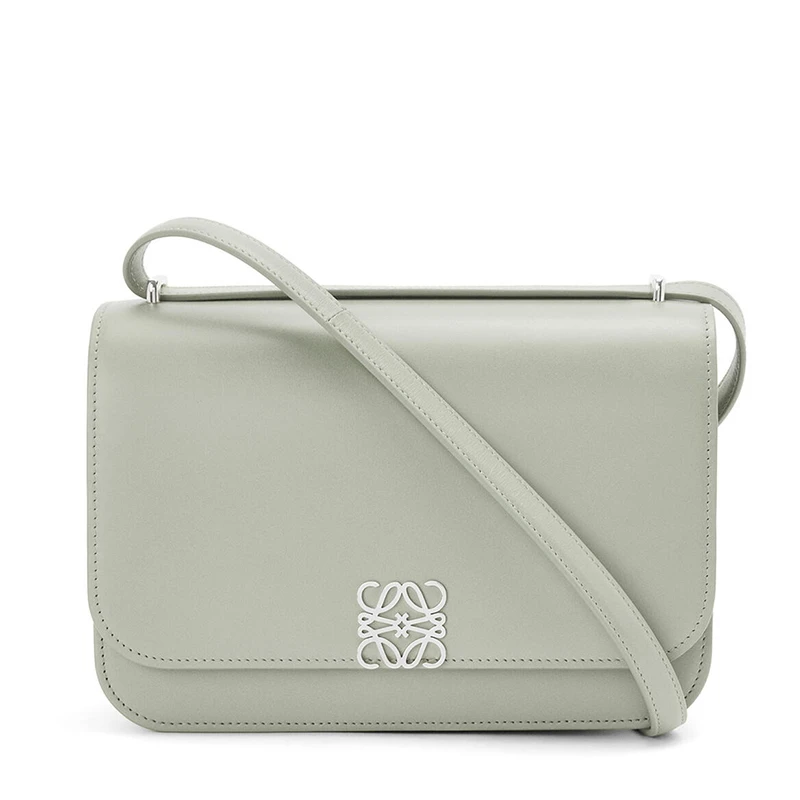 LOEWE/罗意威 22春夏新款Goya系列 女士灰白色丝绸牛皮革银扣徽标翻盖开合单肩斜跨包A896N09X01-1760 商品
