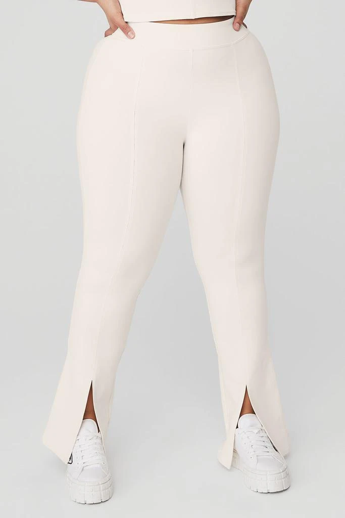 商品Alo|Airbrush High-Waist 7/8 Flutter Legging - Ivory,价格¥896,第5张图片详细描述