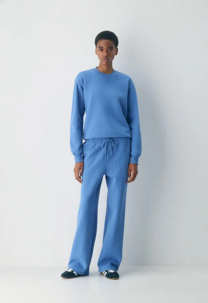 商品Aritzia|Cozy Sweatfleece Boyfriend Wide Sweatpant,价格¥490,第1张图片