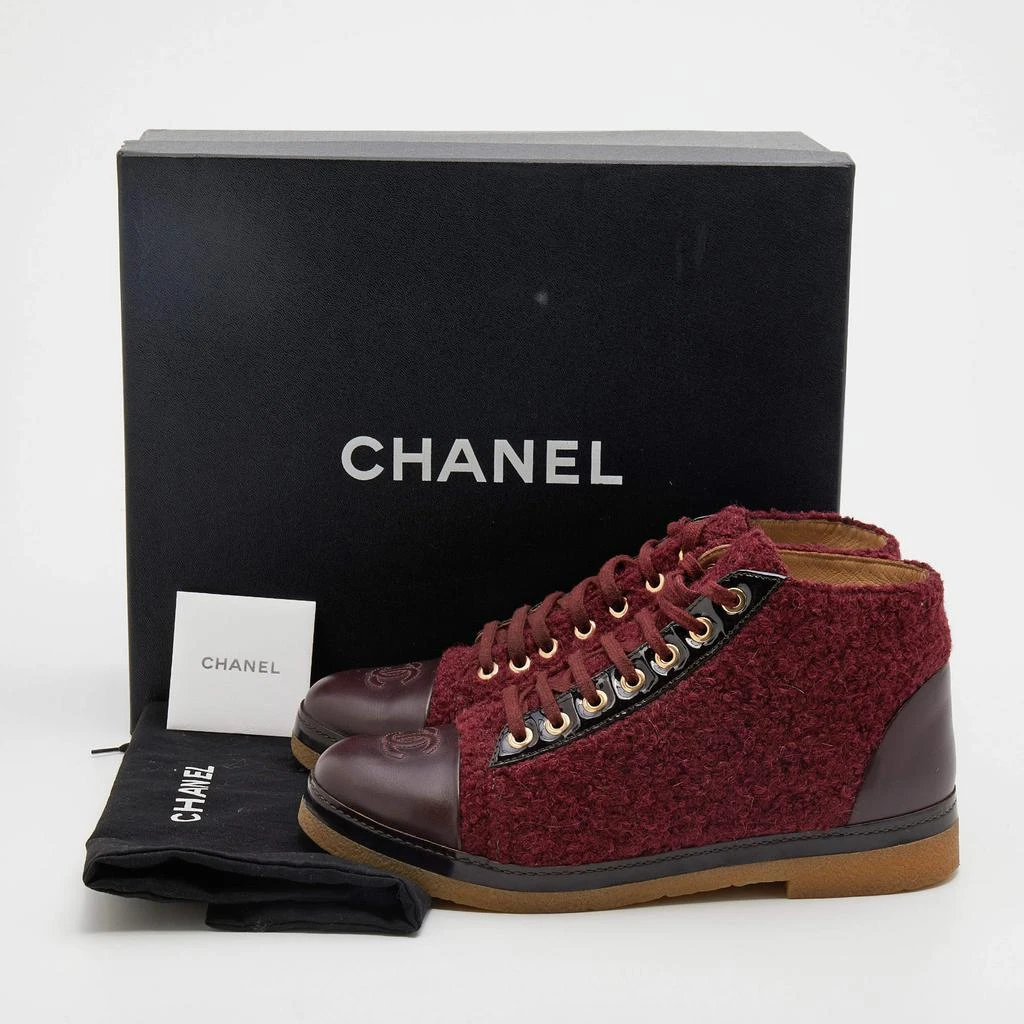 Chanel Burgundy Tweed And Leather CC Cap Toe Ankle Boots Size 37.5 商品