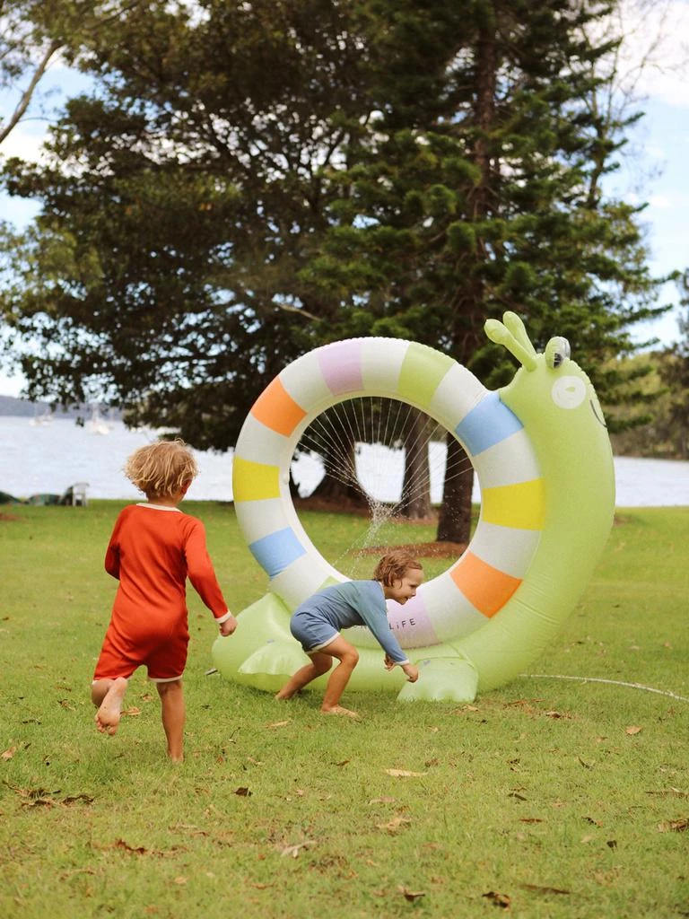 商品Sunnylife|Kids Into the Wild Snail Giant Sprinkler in Green (180cm),价格¥302,第2张图片详细描述