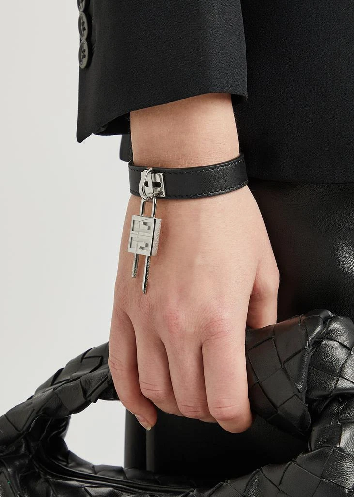 商品Givenchy|Padlock black leather bracelet,价格¥2041,第2张图片详细描述