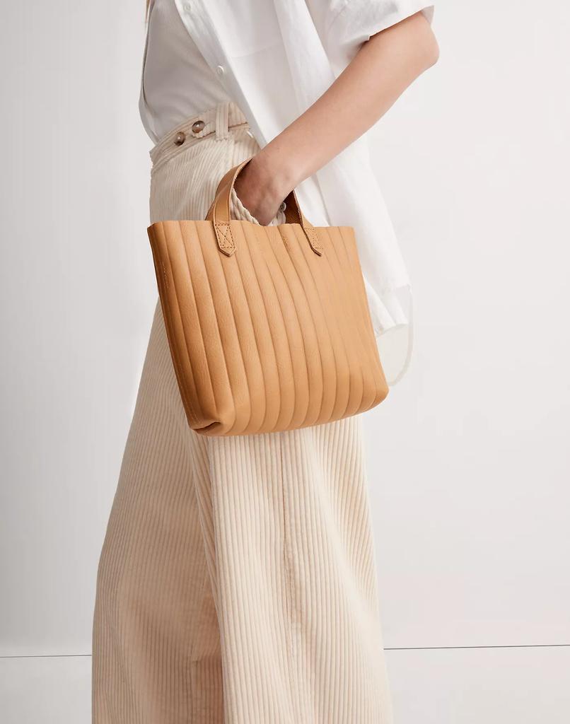 商品Madewell|The Mini Transport Crossbody: Bubble Pleat Edition,价格¥863,第5张图片详细描述