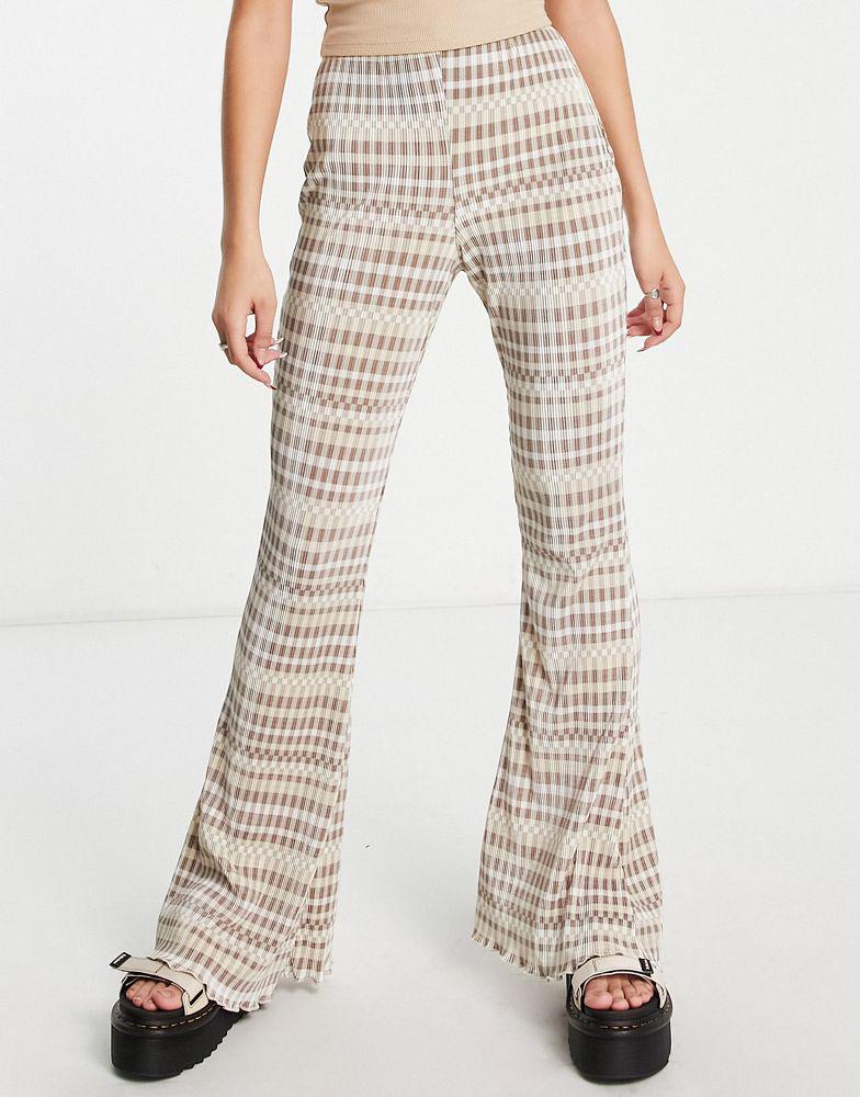 Topshop co-ord checkerboard print plisse flare trouser in beige商品第1张图片规格展示